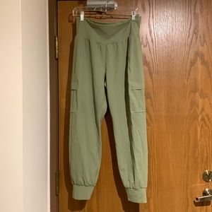 Athleta salutation cargo jogger